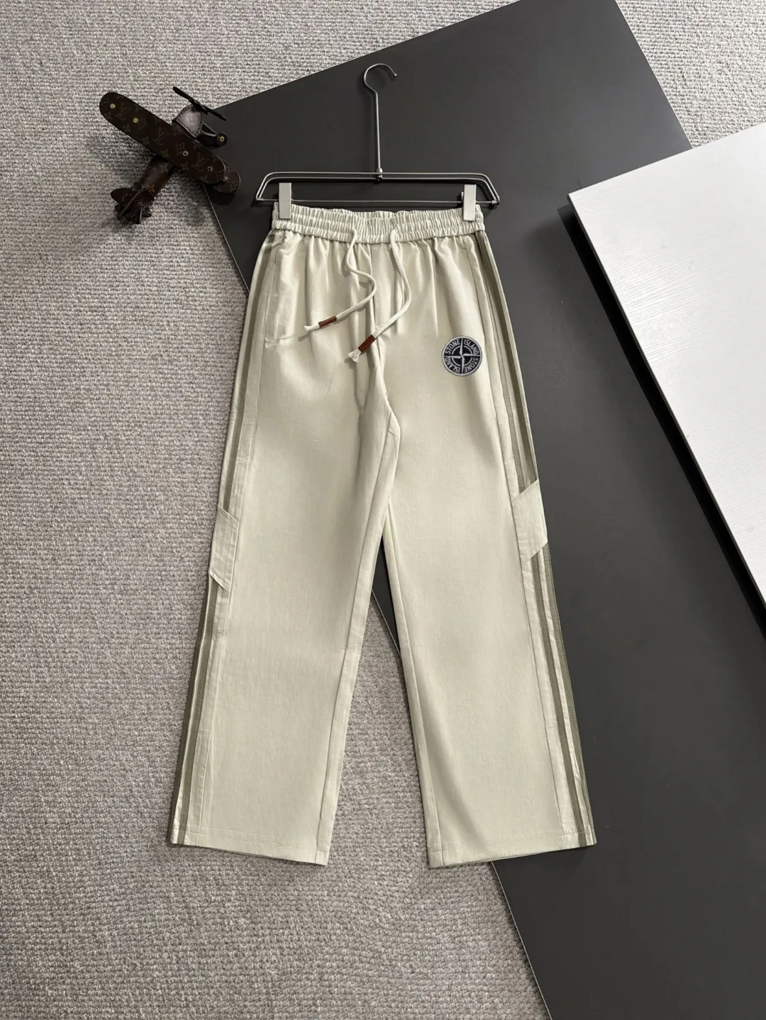 🅿️400 next day shipping Stone Island 2025 spring and summer new elastic band casual pants, thin counter custom fabrics, high breathability and comfort, impeccable details, brand element design concept, reflecting high quality. It feels delicate and soft! It presents a casual cut and the upper body shape is great! Size: M-3XL